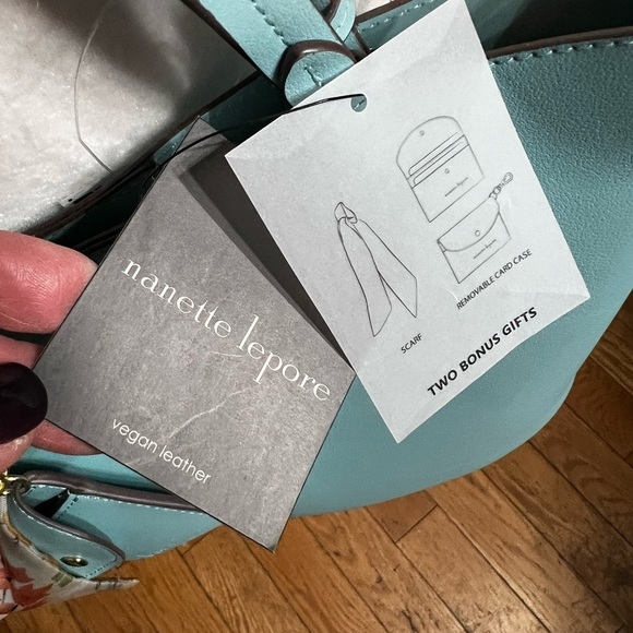 NWT-NANETTE LEPORE Women’s Sachet/Crossbody with Card Case & Scarf - Picture 10 of 16